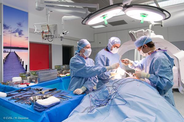 Voyage au c&oelig;ur du bloc op&eacute;ratoire des Cliniques universitaires Saint-Luc